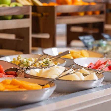Tirana Marriott Hotel Bagian luar foto
