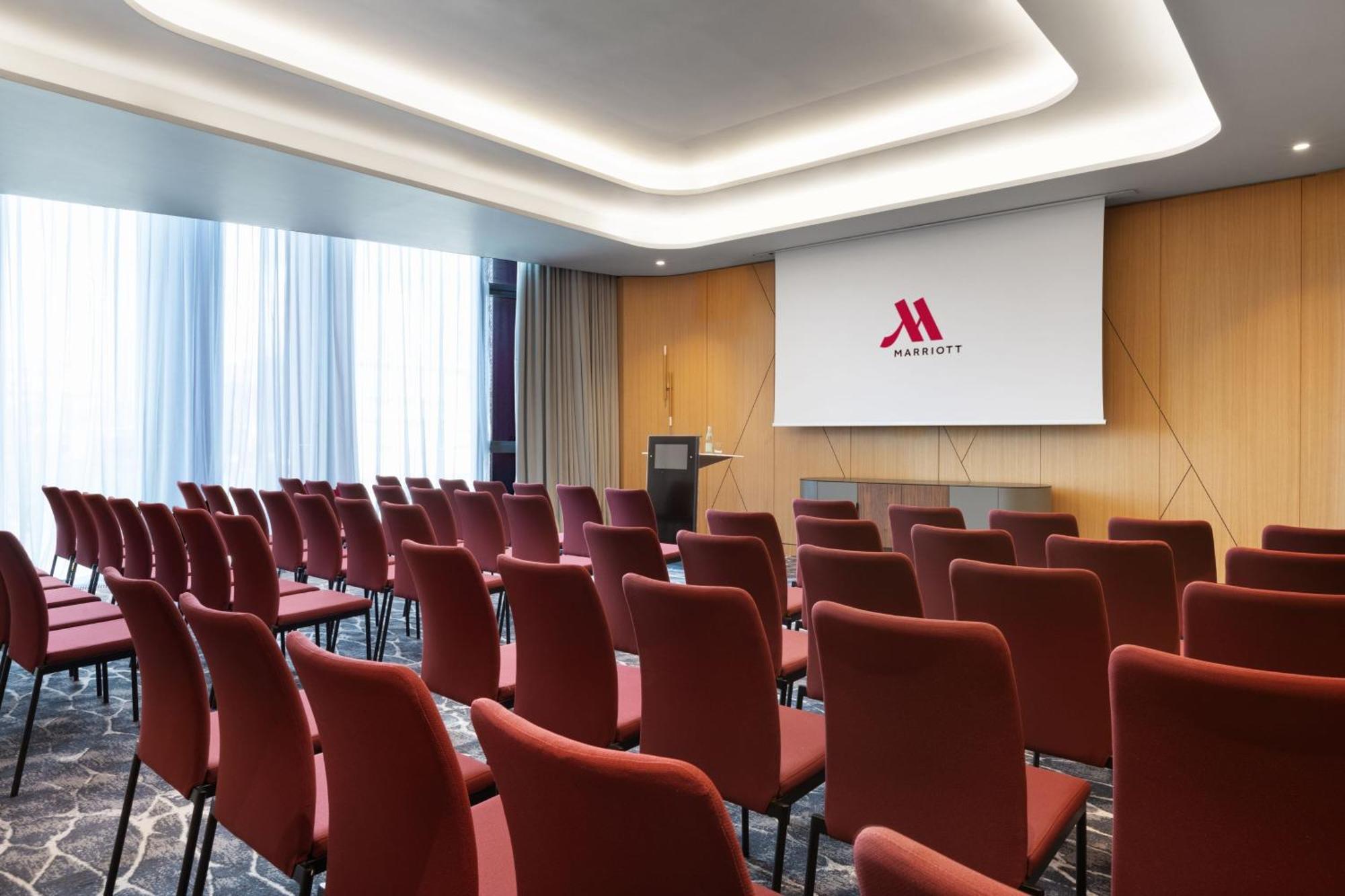 Tirana Marriott Hotel Bagian luar foto